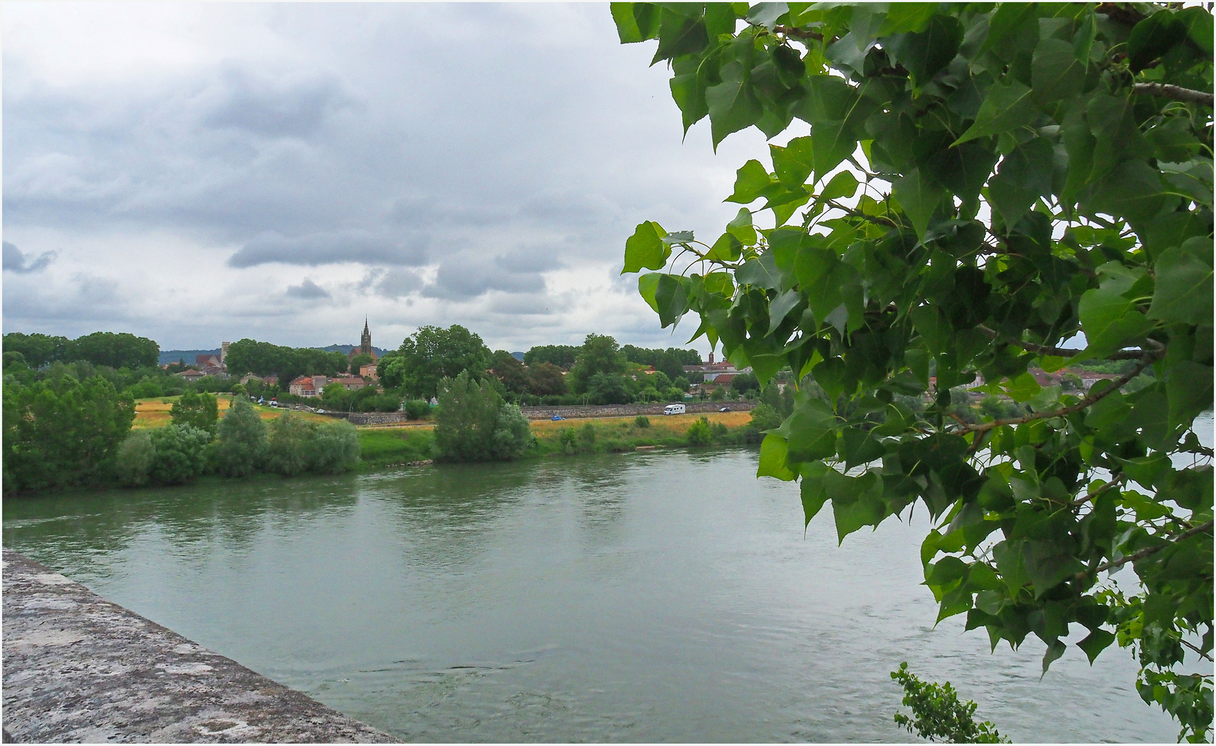 Une vue d’Agen à partir du Pont-Canal