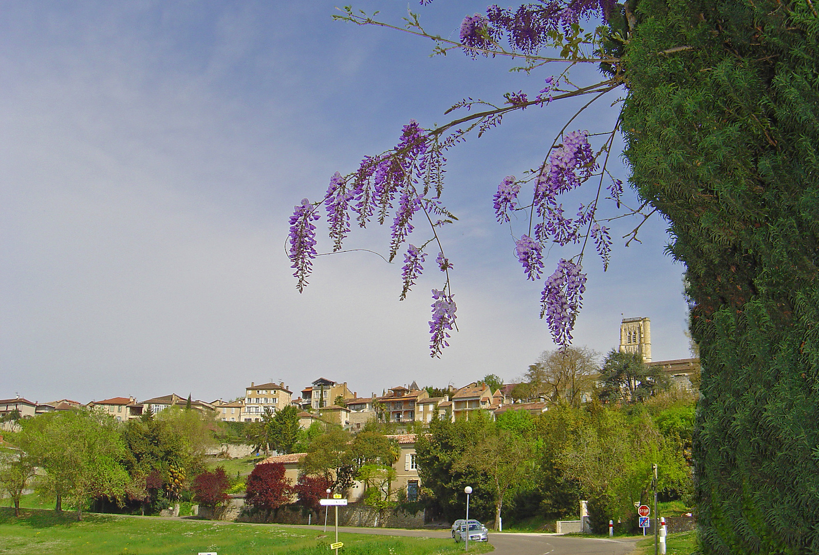   Une vue de Lectoure au printemps