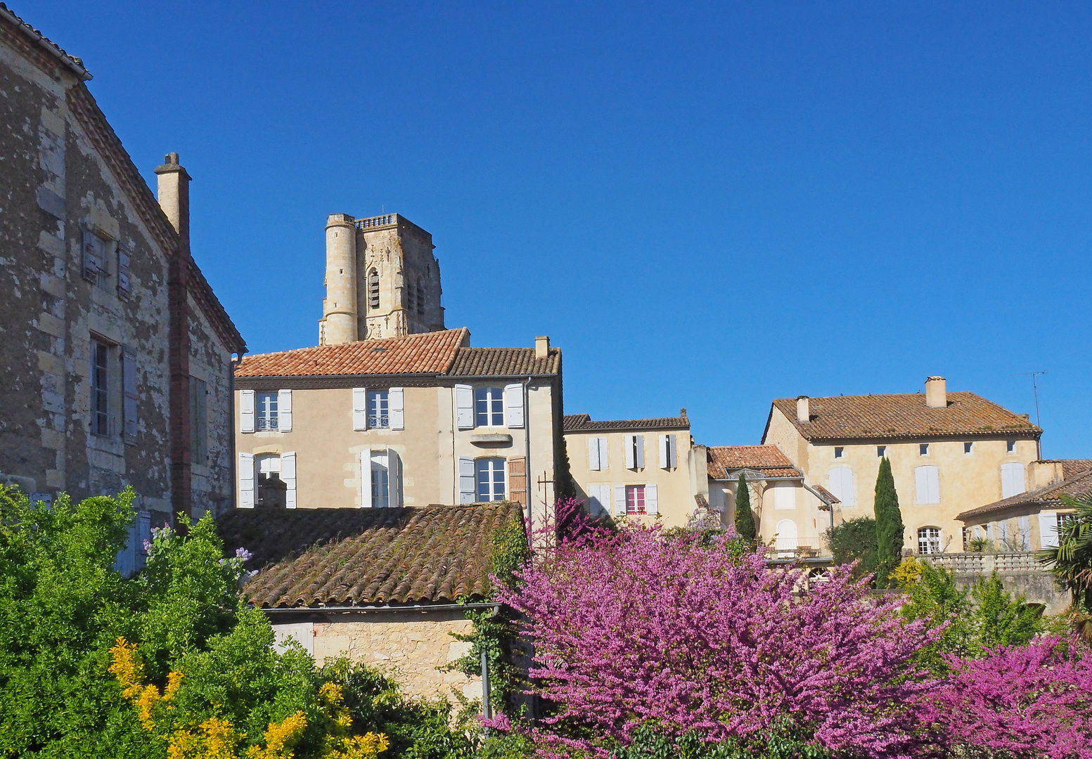 Une vue de Lectoure avec le clocher de la Cathédrale