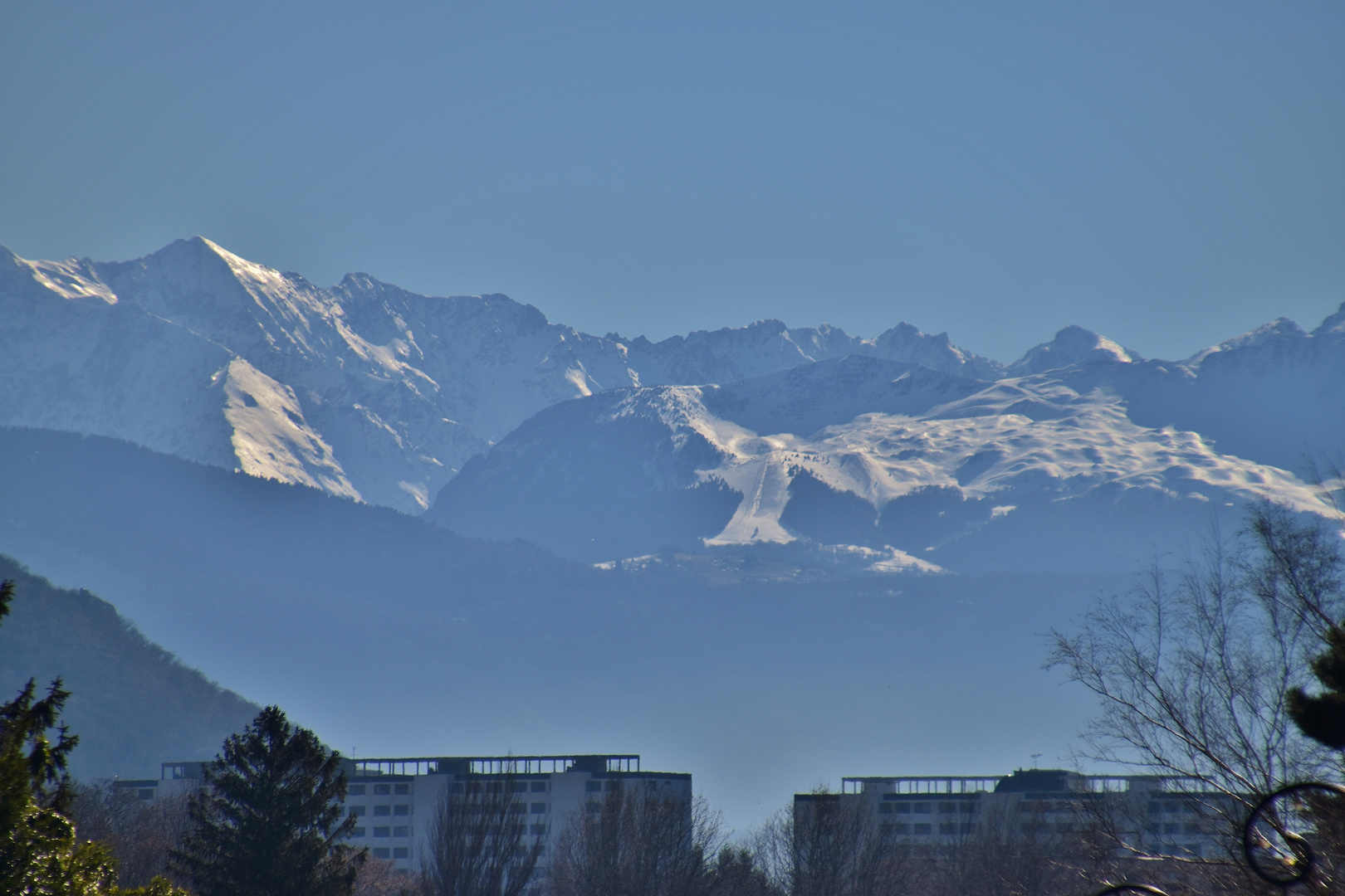 Une vue de mon balcon.....( Massif de Beldonne)