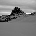 Une vue depuis le refuge des lacs d'ayous sur le pic du midi d'Ossau