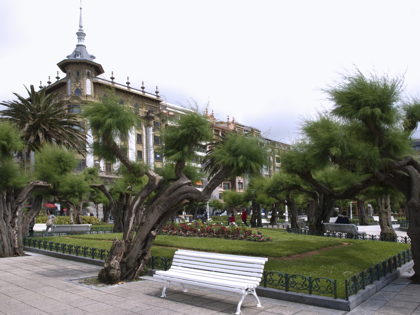 Une vue des jardins Alderdi Eder -- San Sebastian - Eine Sicht von dem Alderdi-Eder Park