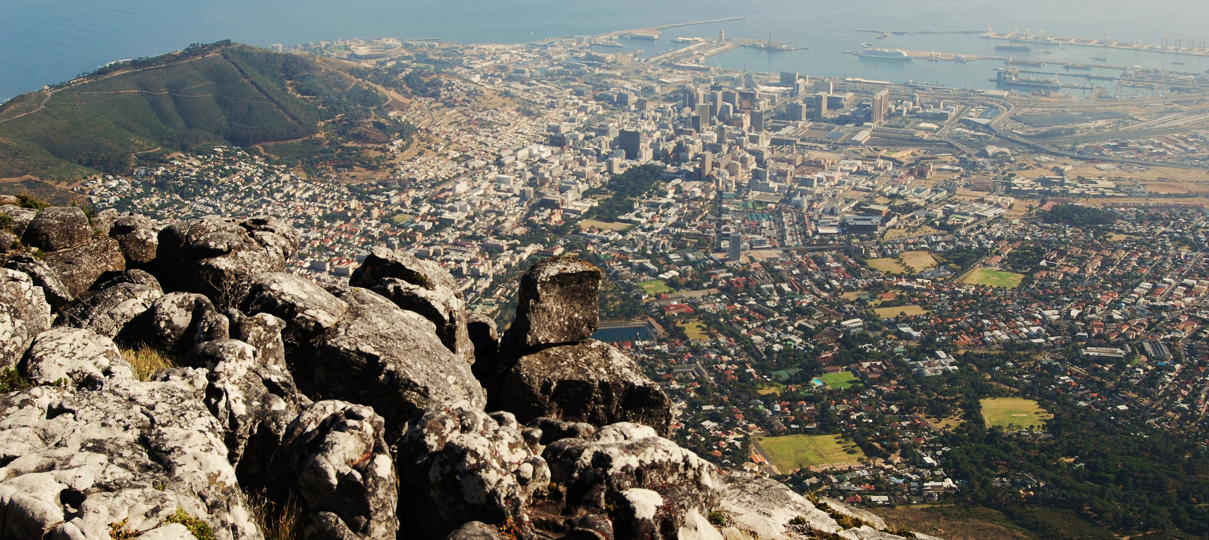 Une vue du Cap du sommet de la Table Mountain (Afrique du sud)