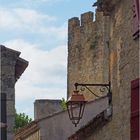 Une vue du village fortifié de Larressingle