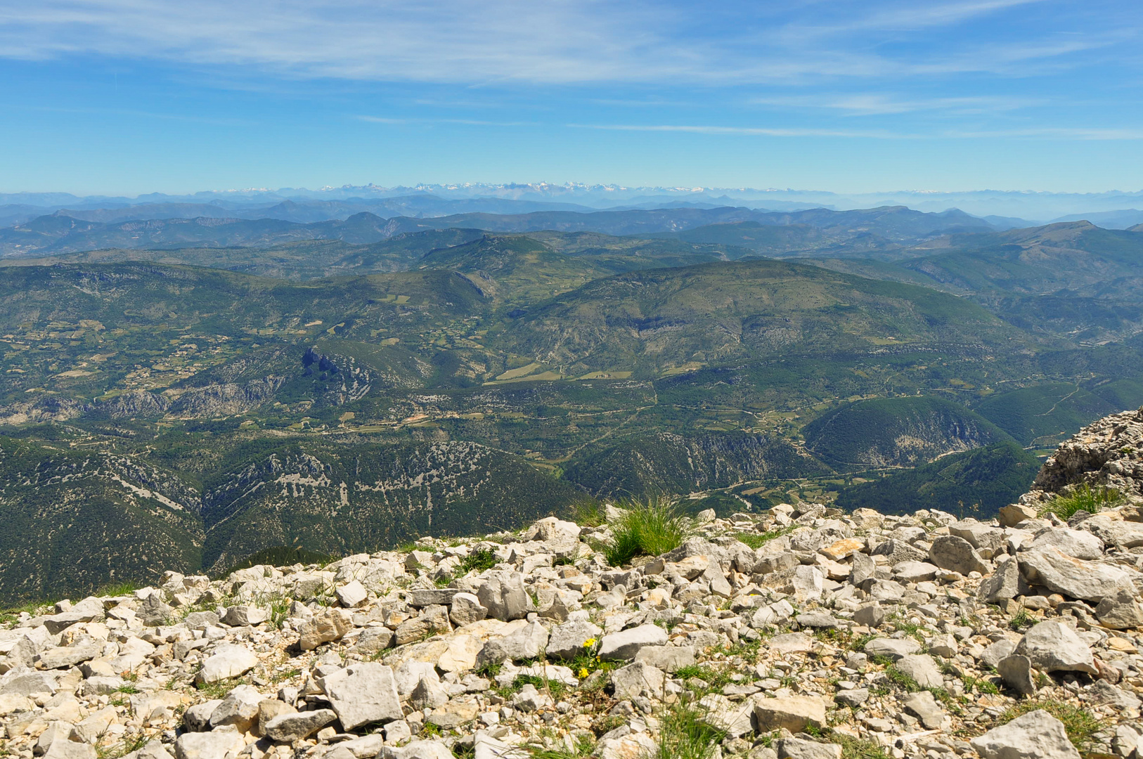 Une vue lointaine, alpine....