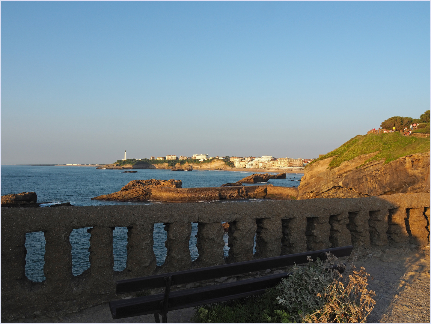 Une vue sur Biarritz à partir du Rocher du Basta