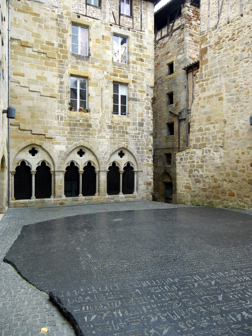 une vue sur le centre de Figeac dans le Lot