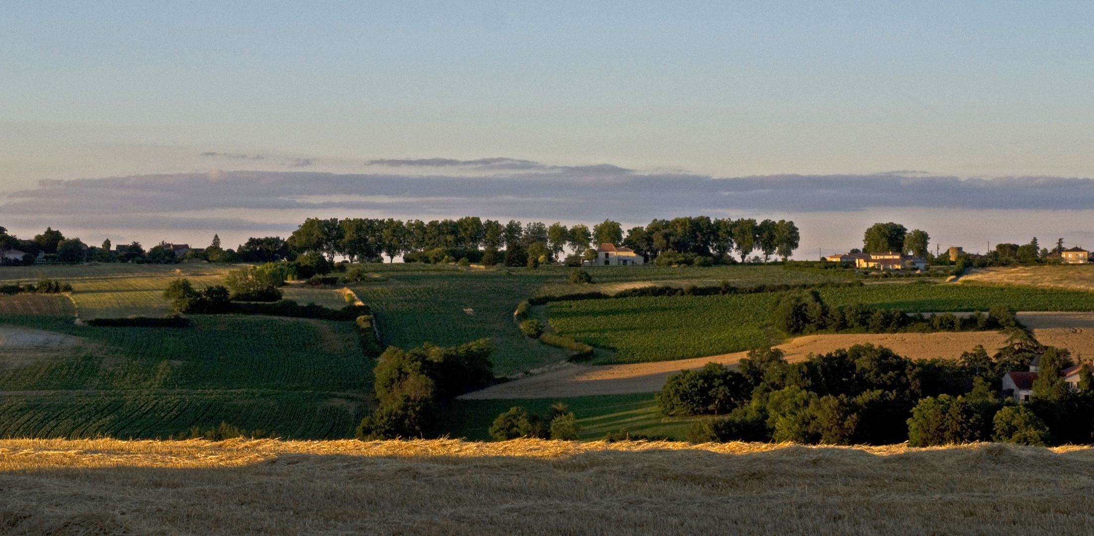 Une vue sur le village de Caussens  --  Gers  --  Eine Aussicht auf das Dorf Caussens