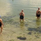 Unerschrockene Schwimmerinnen