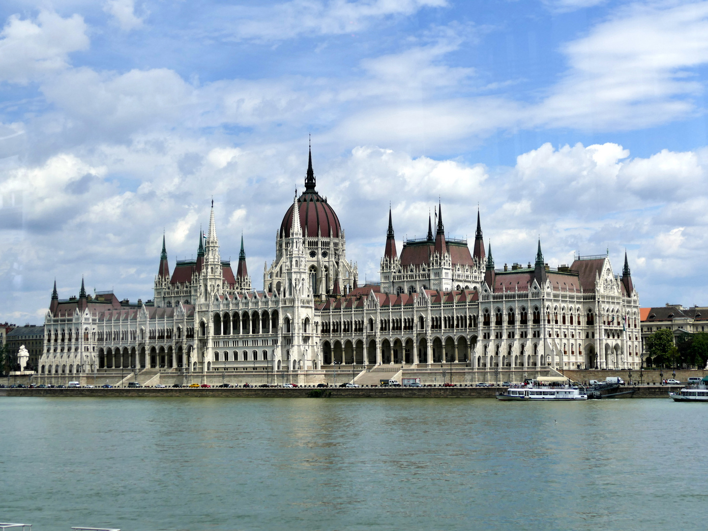 Ungarisches Parlament in Budapest