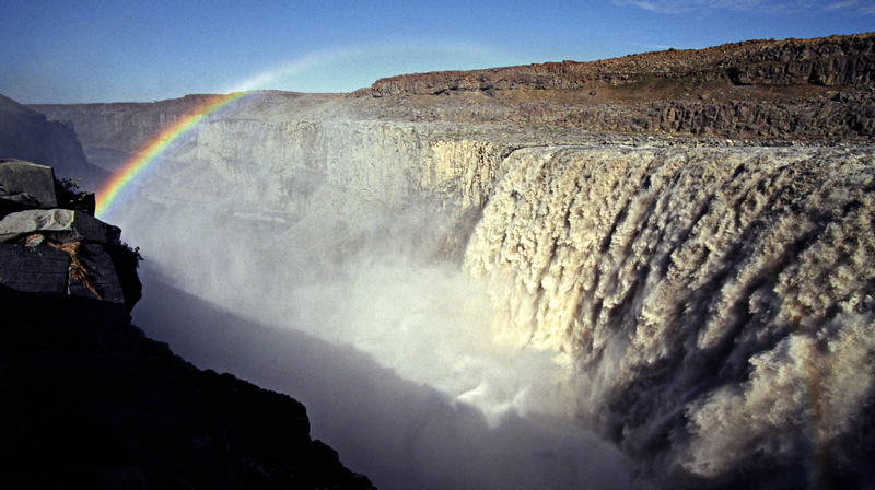 Ungebändigte Energie am Dettifoss