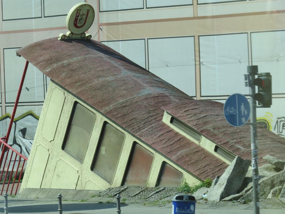 Ungewöhnlicher U-Bahneingang in Frankfurt