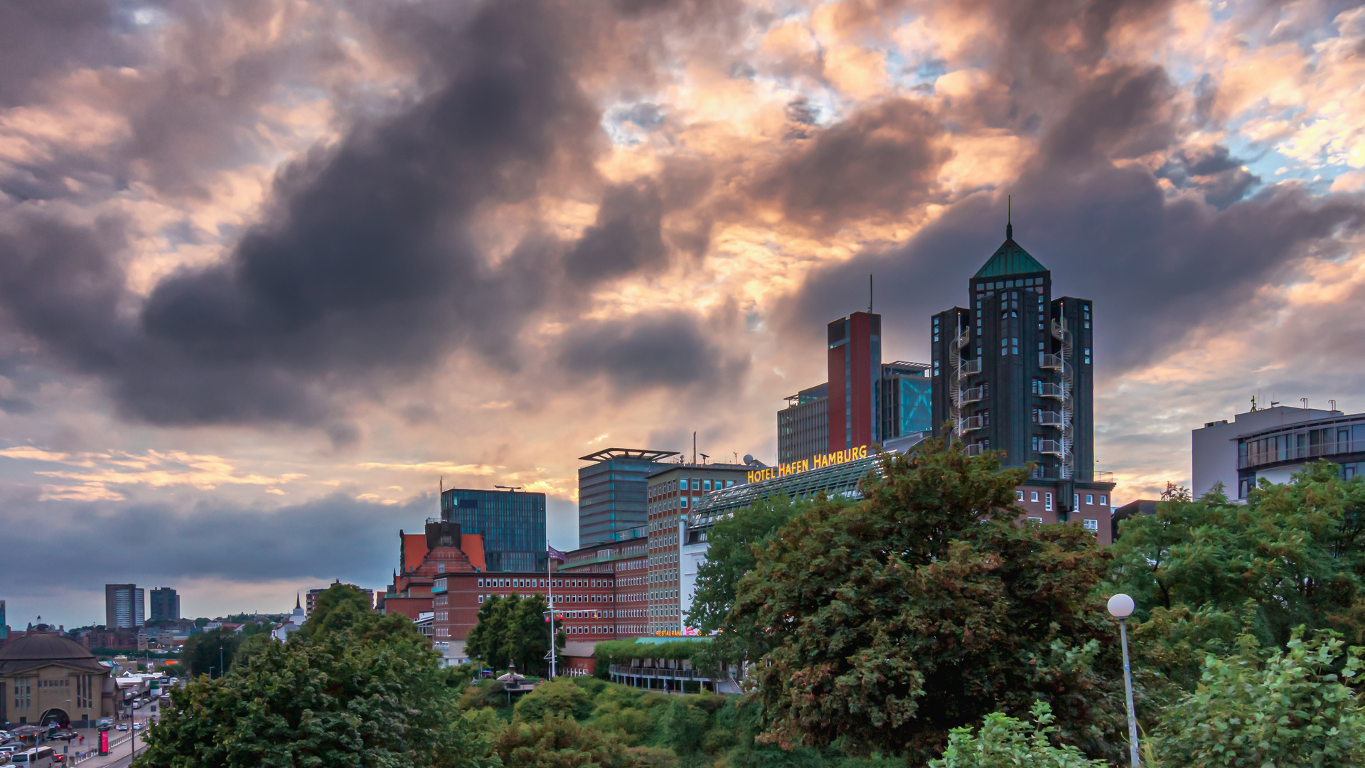 Unglaubliche Wolken über Hamburg