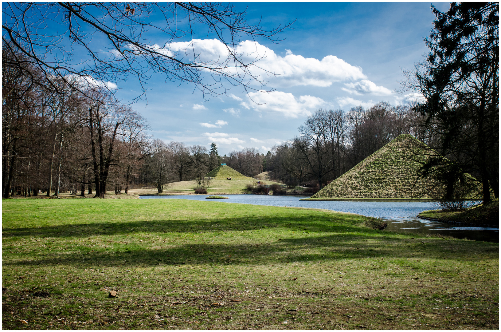 Ungleiche Zwillinge, Pyramiden im Pückler Park Cottbus