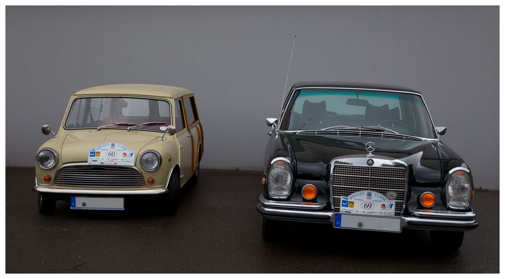 Ungleiches Duo (Mini Traveller und Mercedes Baureihe 108)