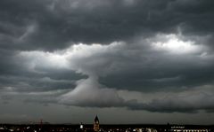 Unheimliche Wolke