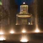 Uni-Brunnen bei Nacht