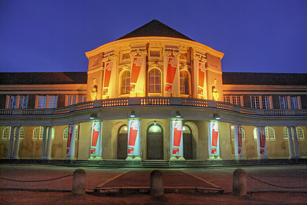 Uni-Gebäude @ Night