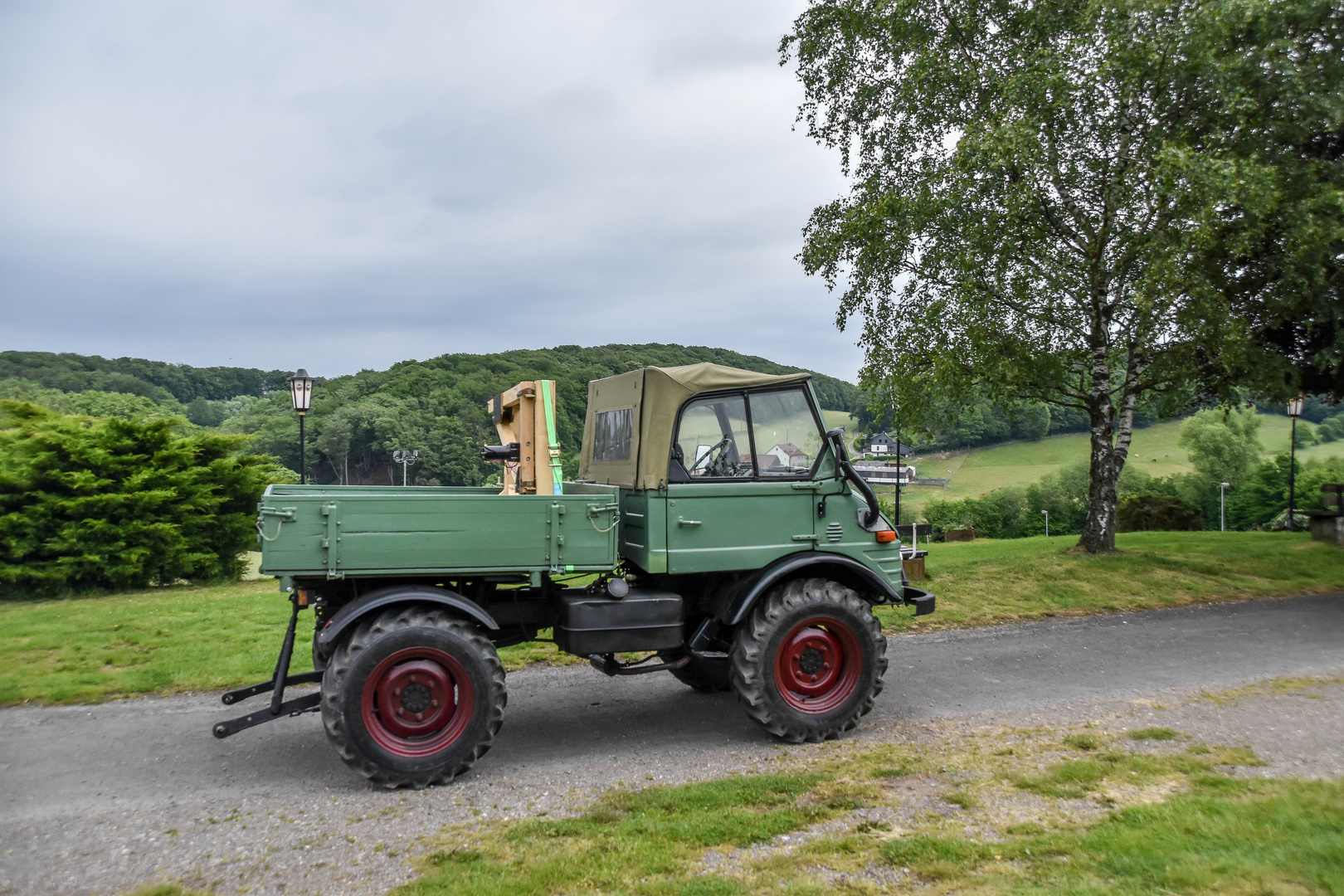 UNIMOG 421.122 Cabrio