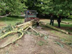 Unimog mit 2 Seilwinden im Einsatz!