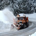 Unimog- - Schneefräse im Einsatz