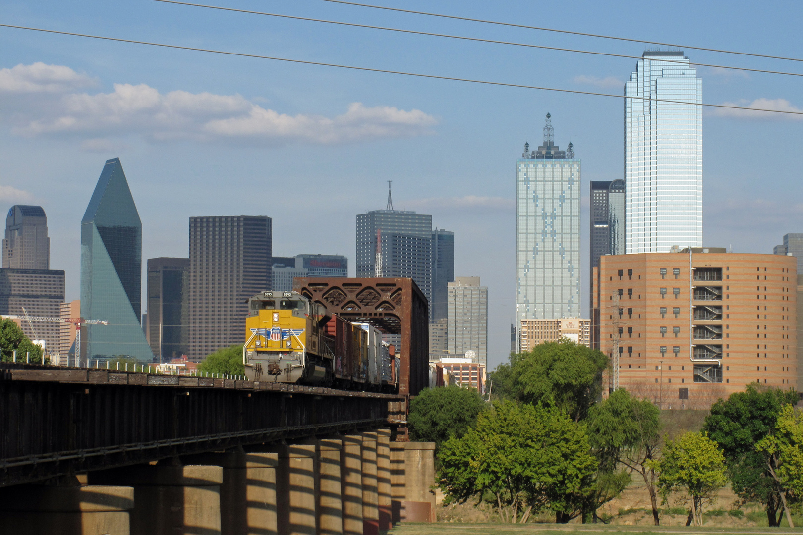 Union Pacific vor Downtown Dallas