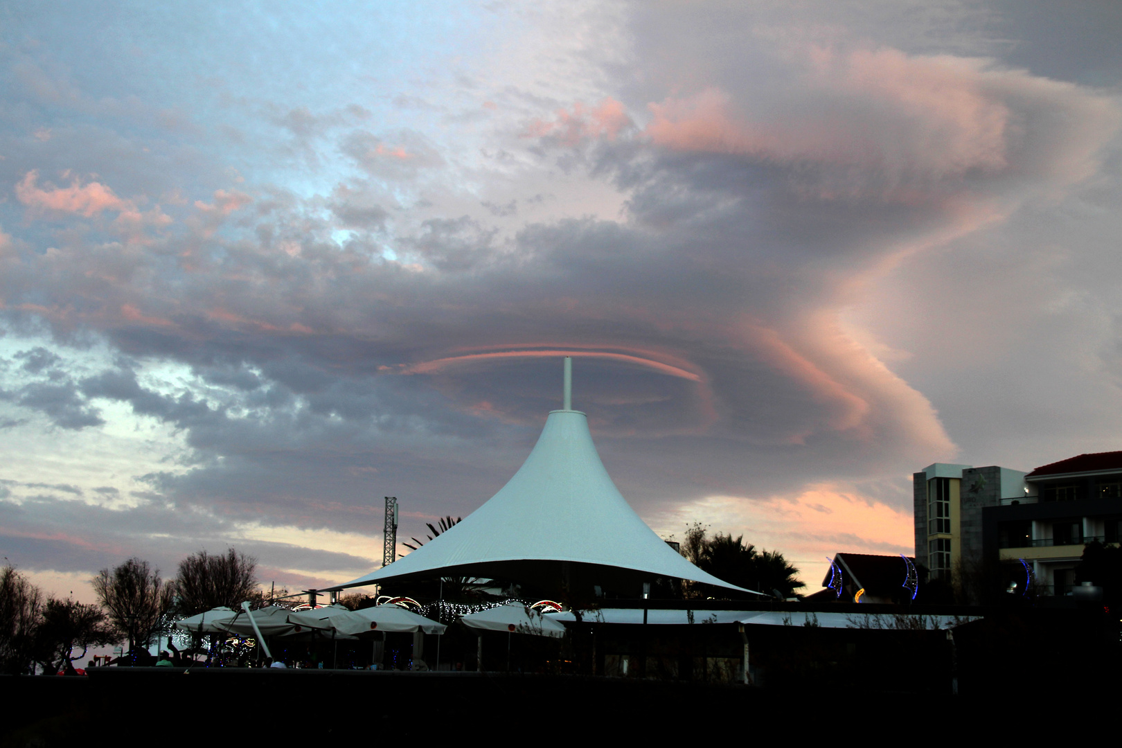 UNIQUE CLOUDS FORMATION PHENOMENON