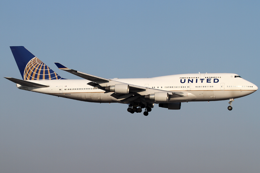 United 747 400 in NC