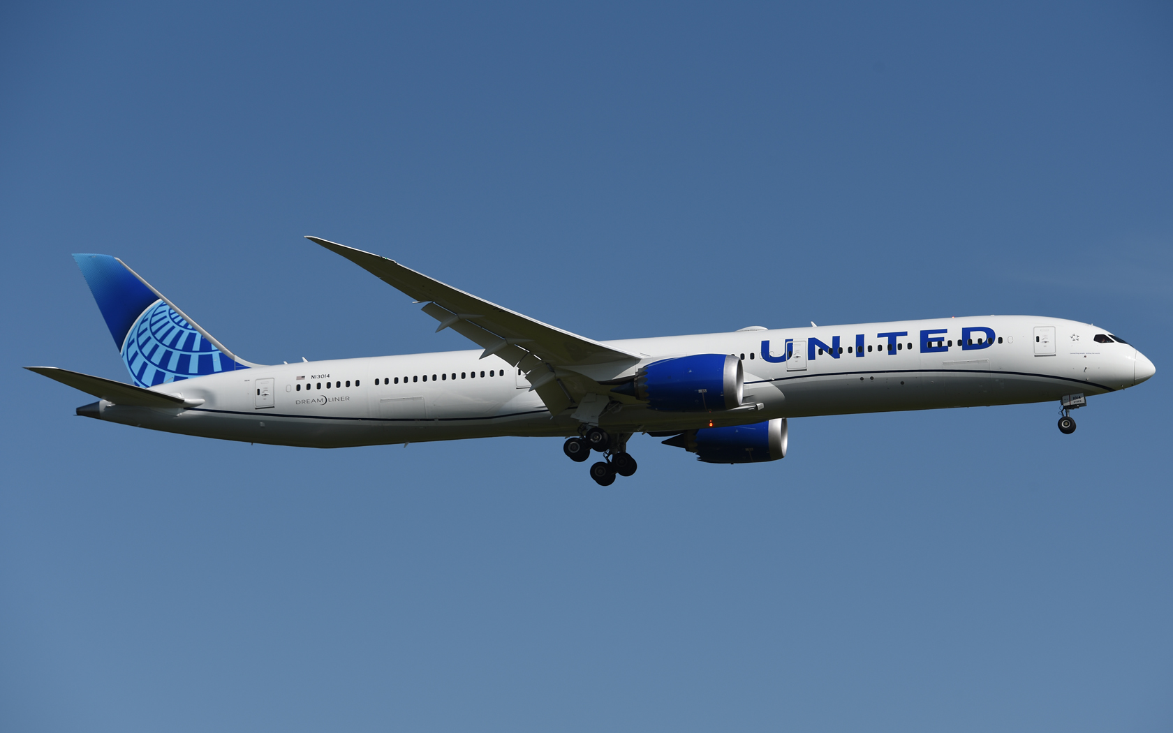 United Airlines Boeing 787-10 Dreamliner N13014 