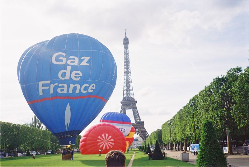 united colors of tour Eiffel