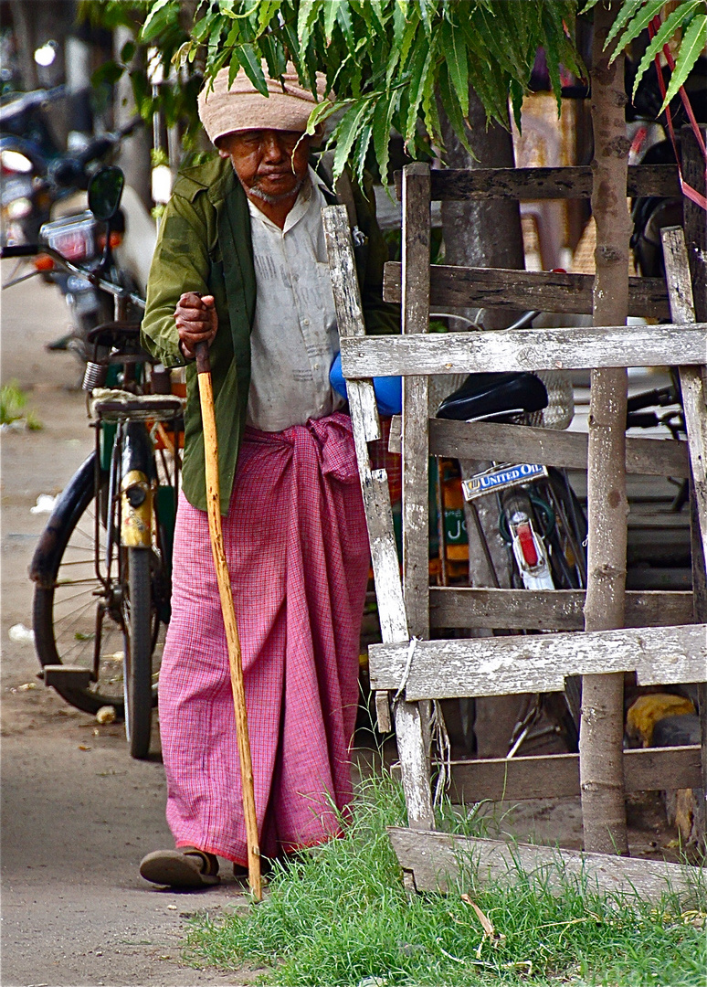 united oil oder der alte mann und sein stock, burma 2011