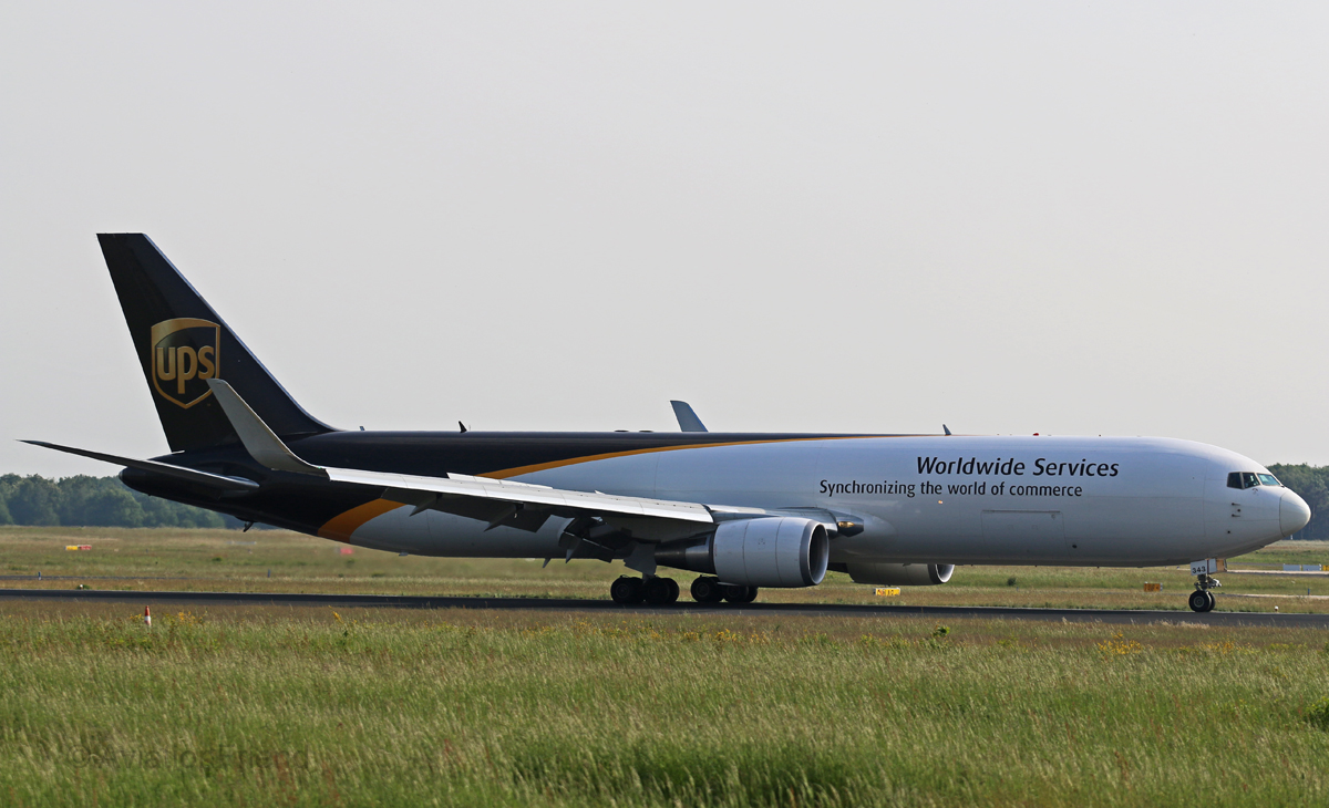 United Parcel Service (UPS) Boeing 767-34AF(ER)