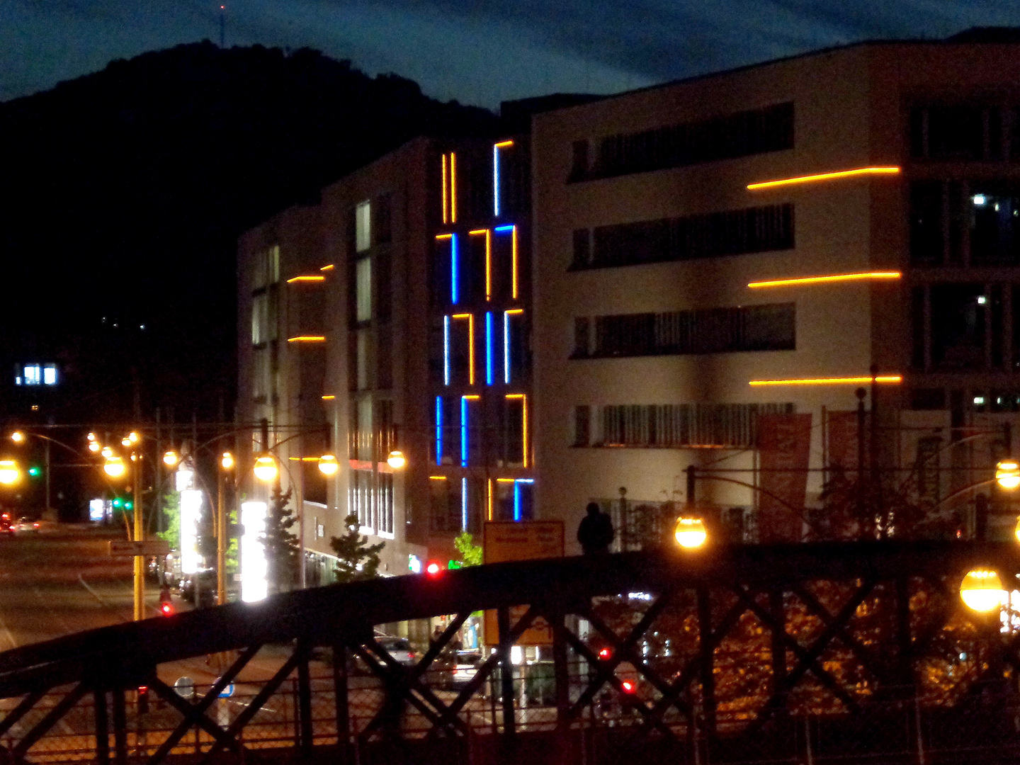 United Planet mit letztem Brückensitzer auf der Wiwilibrücke in Freiburg