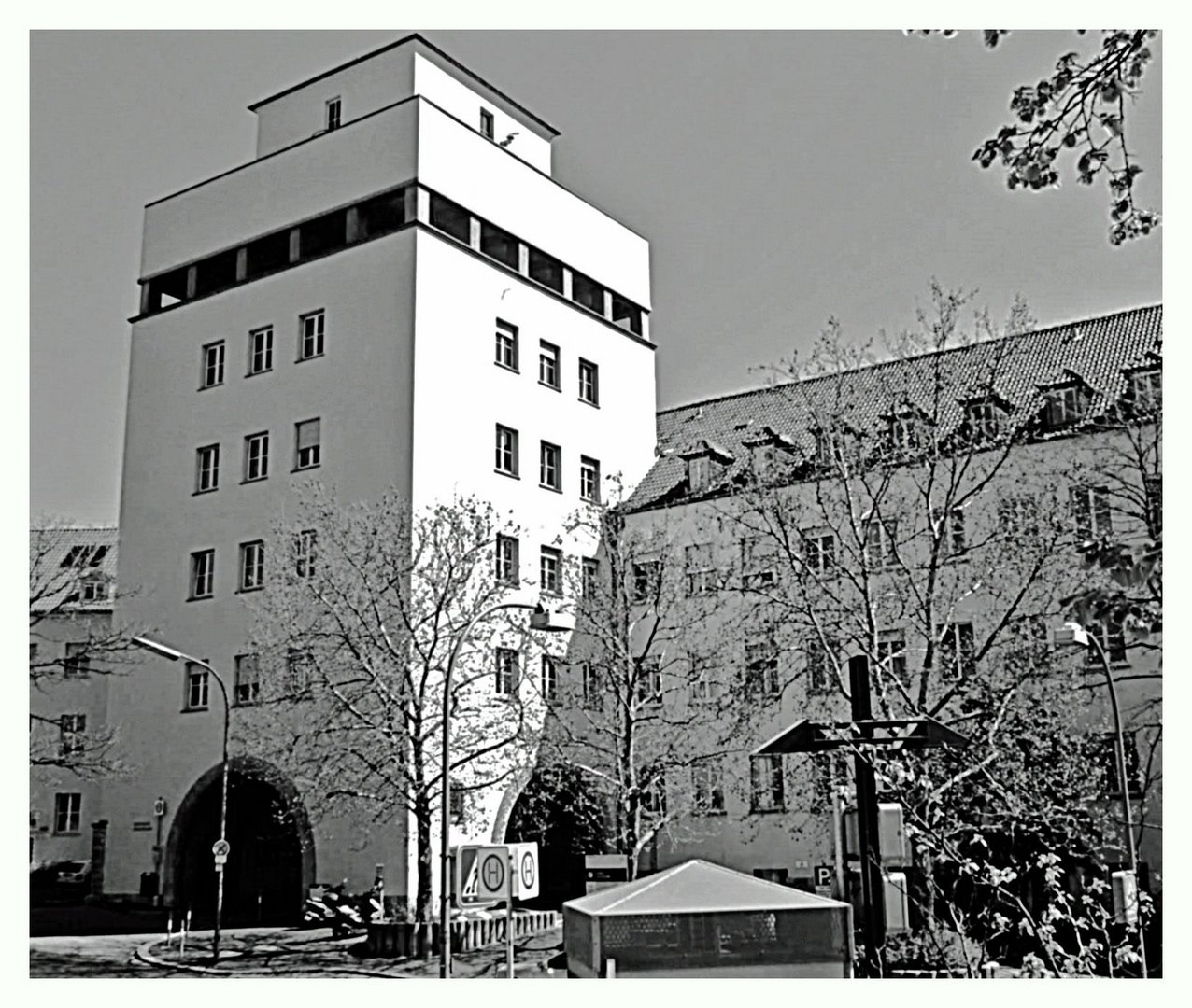 Universitäts-Frauenklinik