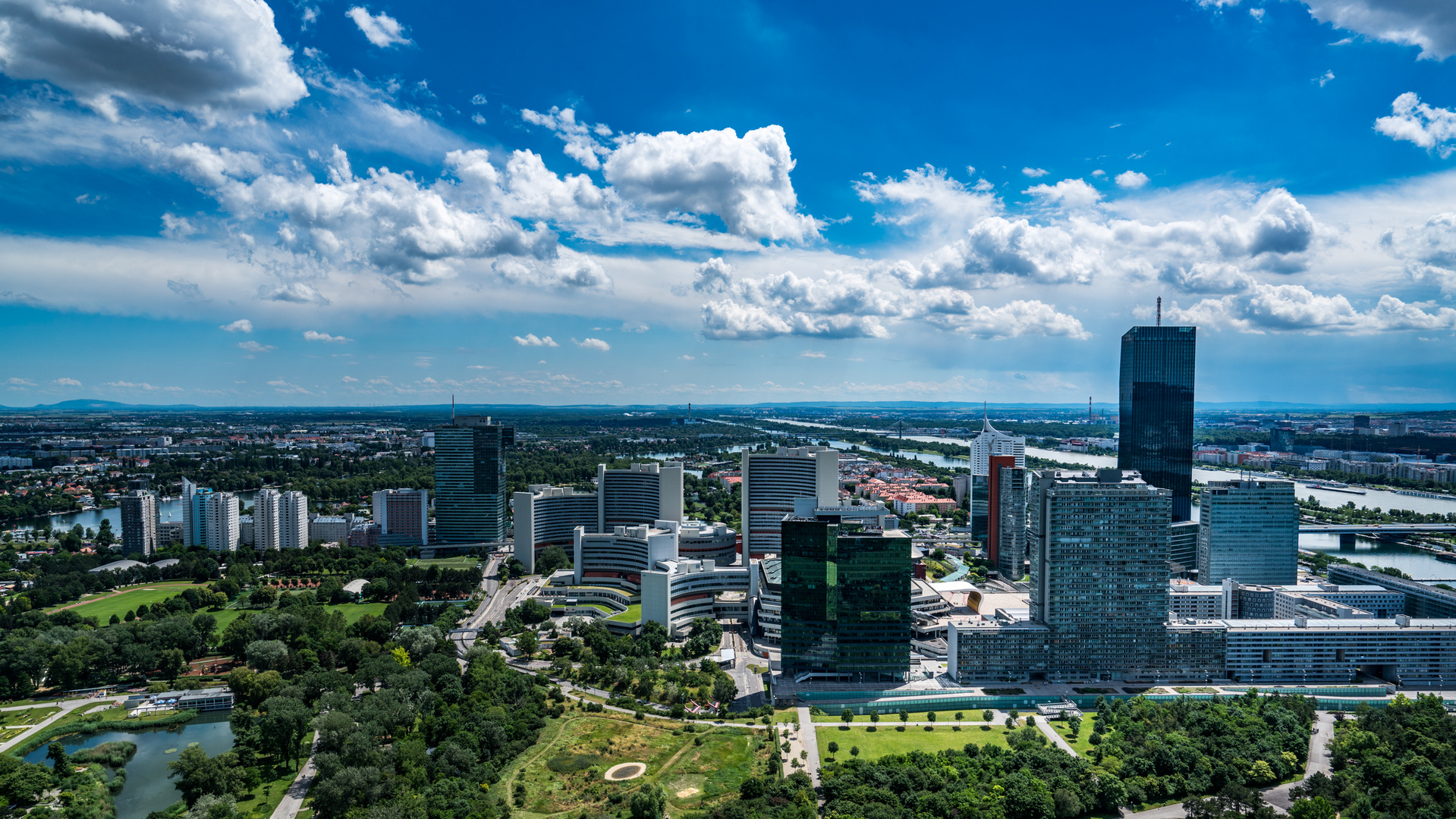 UNO-Gebäude Wien vom Donauturm aus