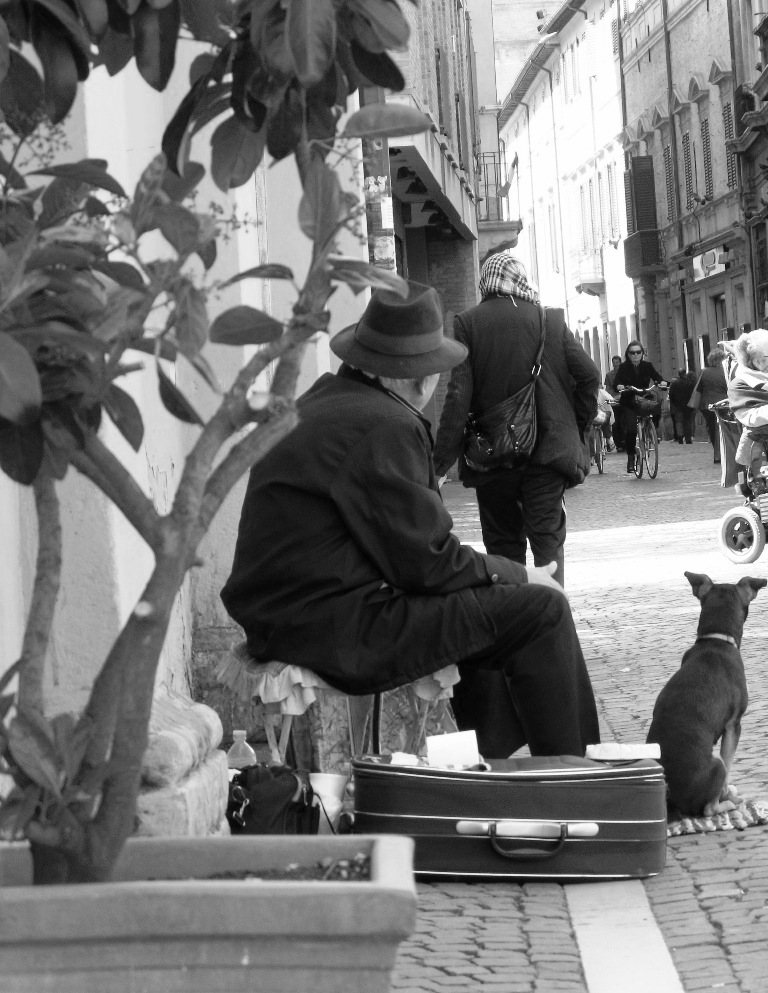 Uno scatto rubato..quando un uomo e un amico fedele condividono la vita e le speranze mi fa pensare