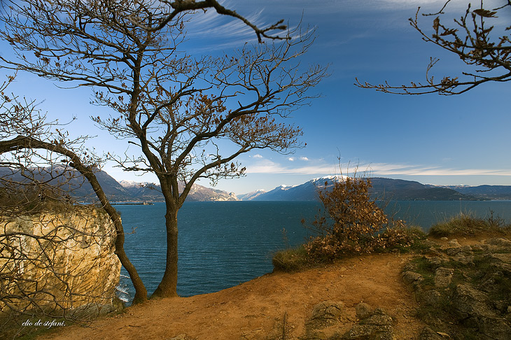 uno scorcio sul lago di Garda.