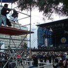 uno trabaja,otros cantan y otros miran.. bicentenario en buenos aires