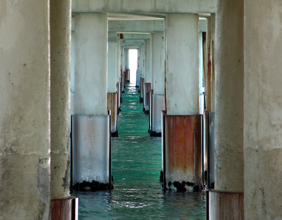 Un'occhiata sotto al pontile