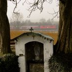 Unregelmäßigkeiten - Ost(er) . München . Haus . Kapelle