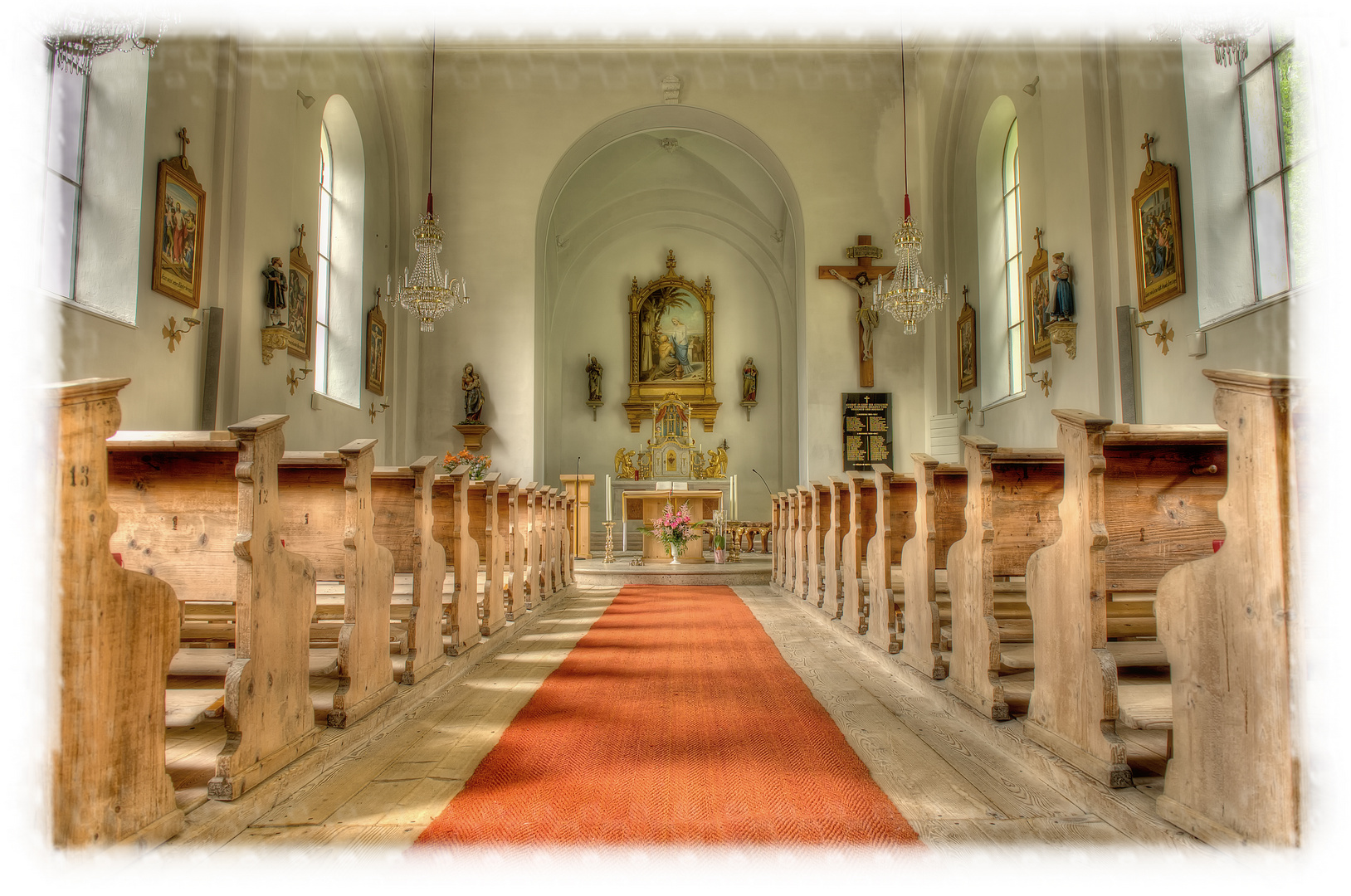 Unscheinbares Kirchlein unterwegs, war gerade offen