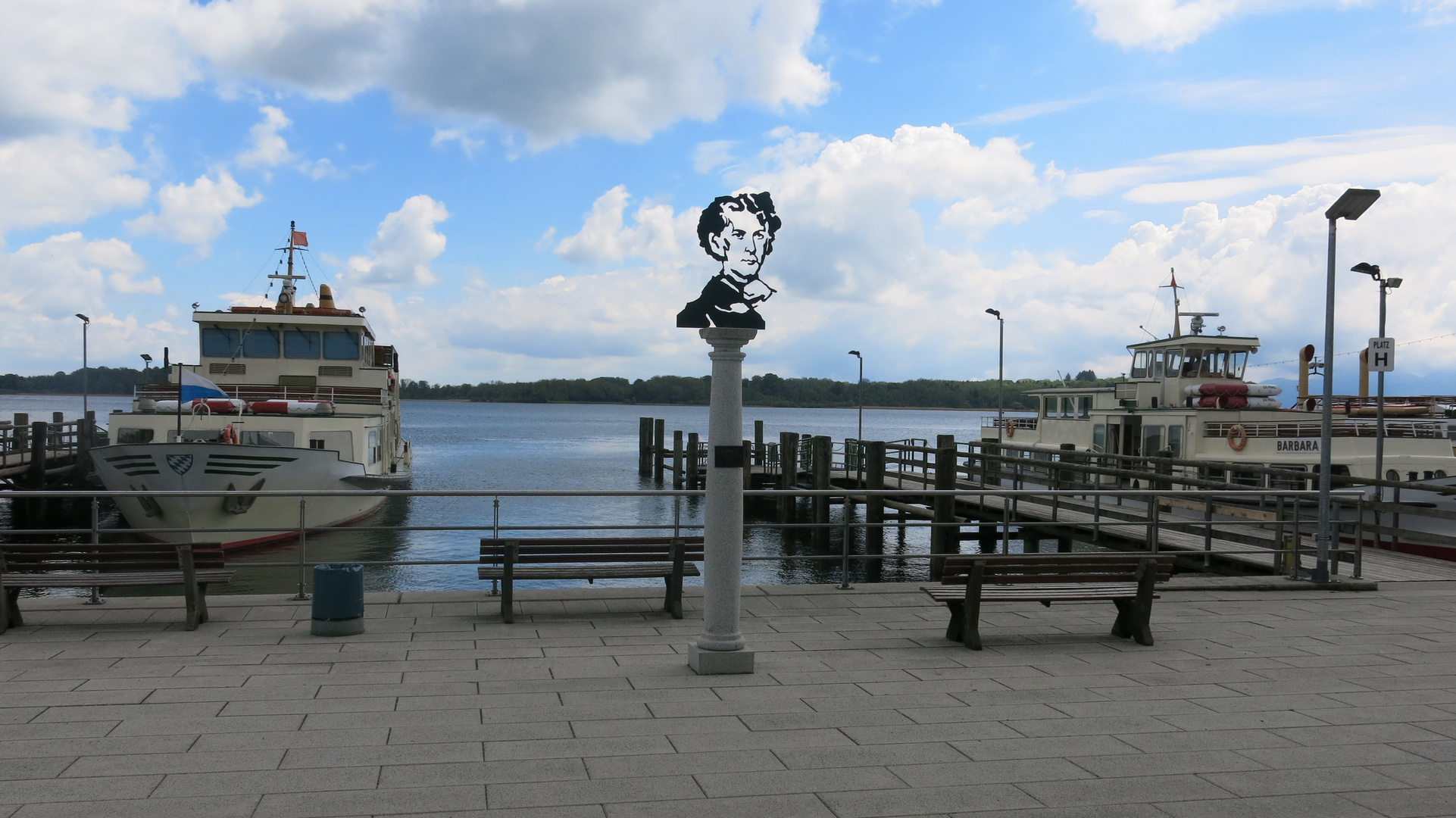 Unser "Kini" wacht über den Bootsanleger in Prien am Chiemsee