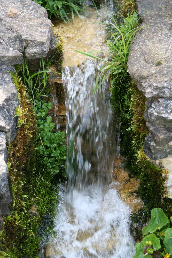 Unser kleiner Wasserfall im Garten
