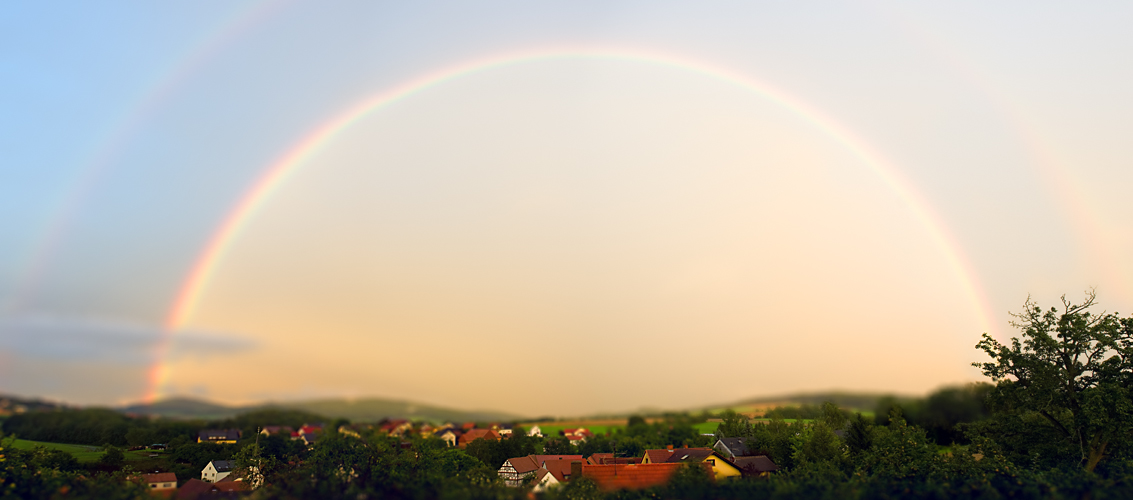 Unser kleines Dorf unterm Regenbogen