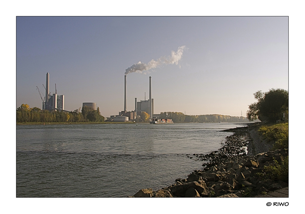 unser Kraftwerk am Rheinhafen in Karlsruhe..........