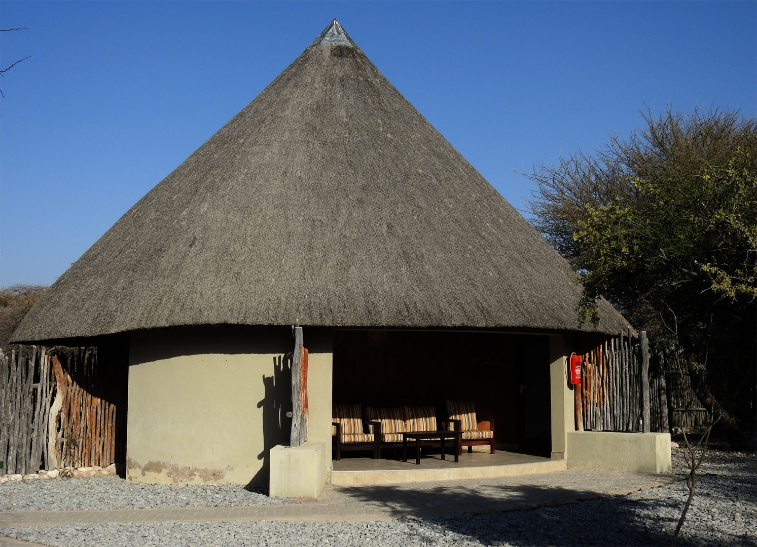 Unser Luxusbungalow am Okaukuejo-Wasserloch