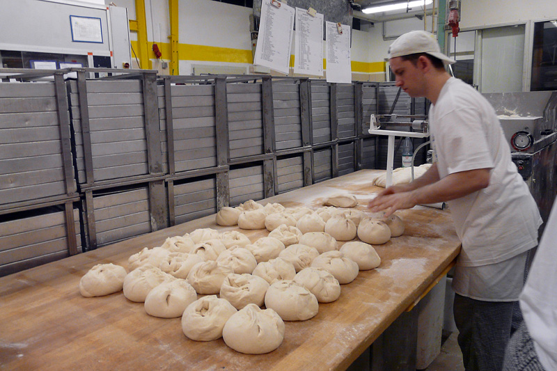 Unser täglich Brot - noch in Handfertigung liebevoll hergestellt^