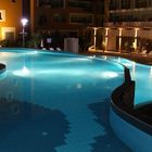 Unser Urlaubs - Hotelpool bei Nacht