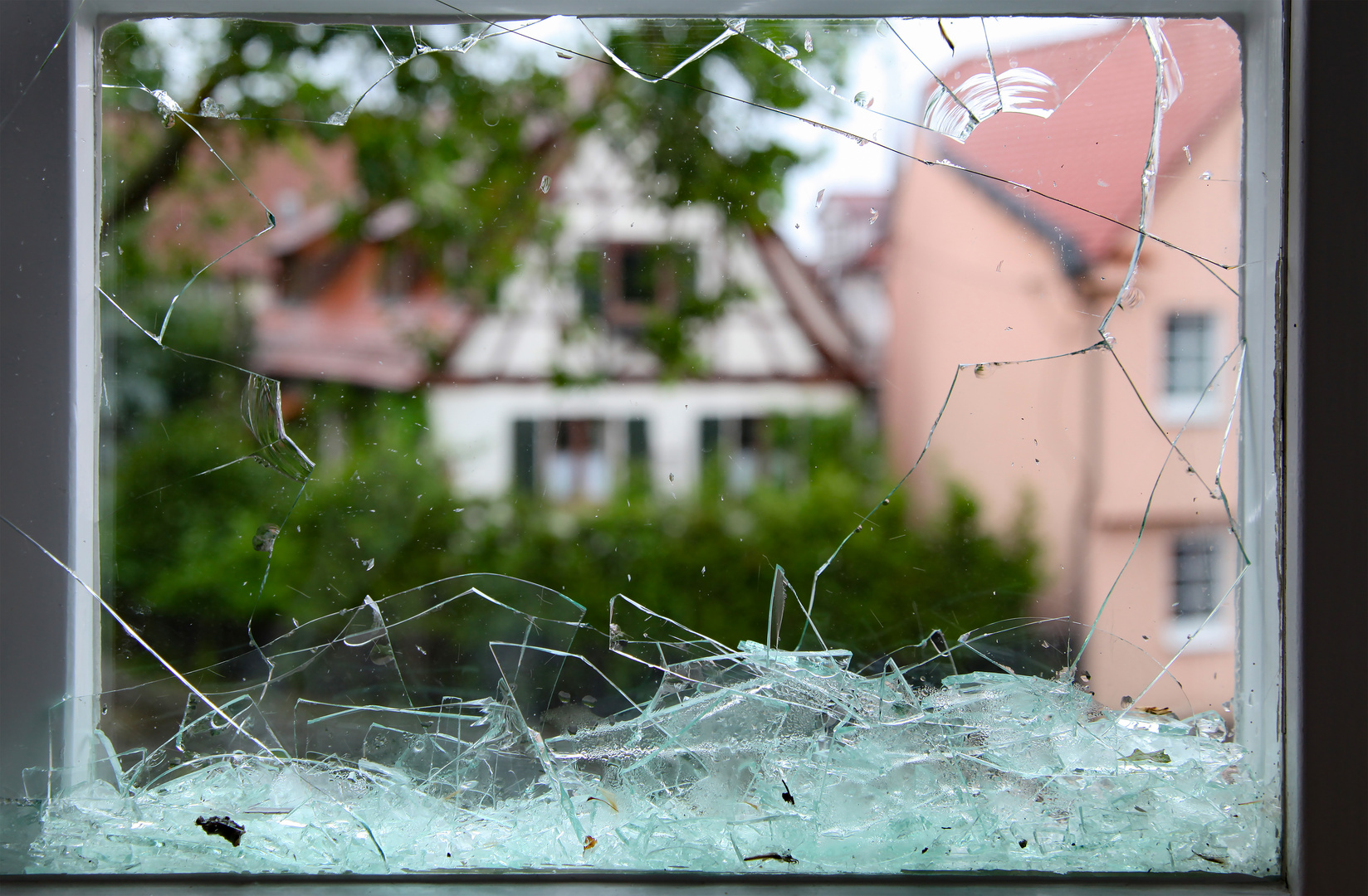 Unsere Fenster nach dem großen Hagel 2013