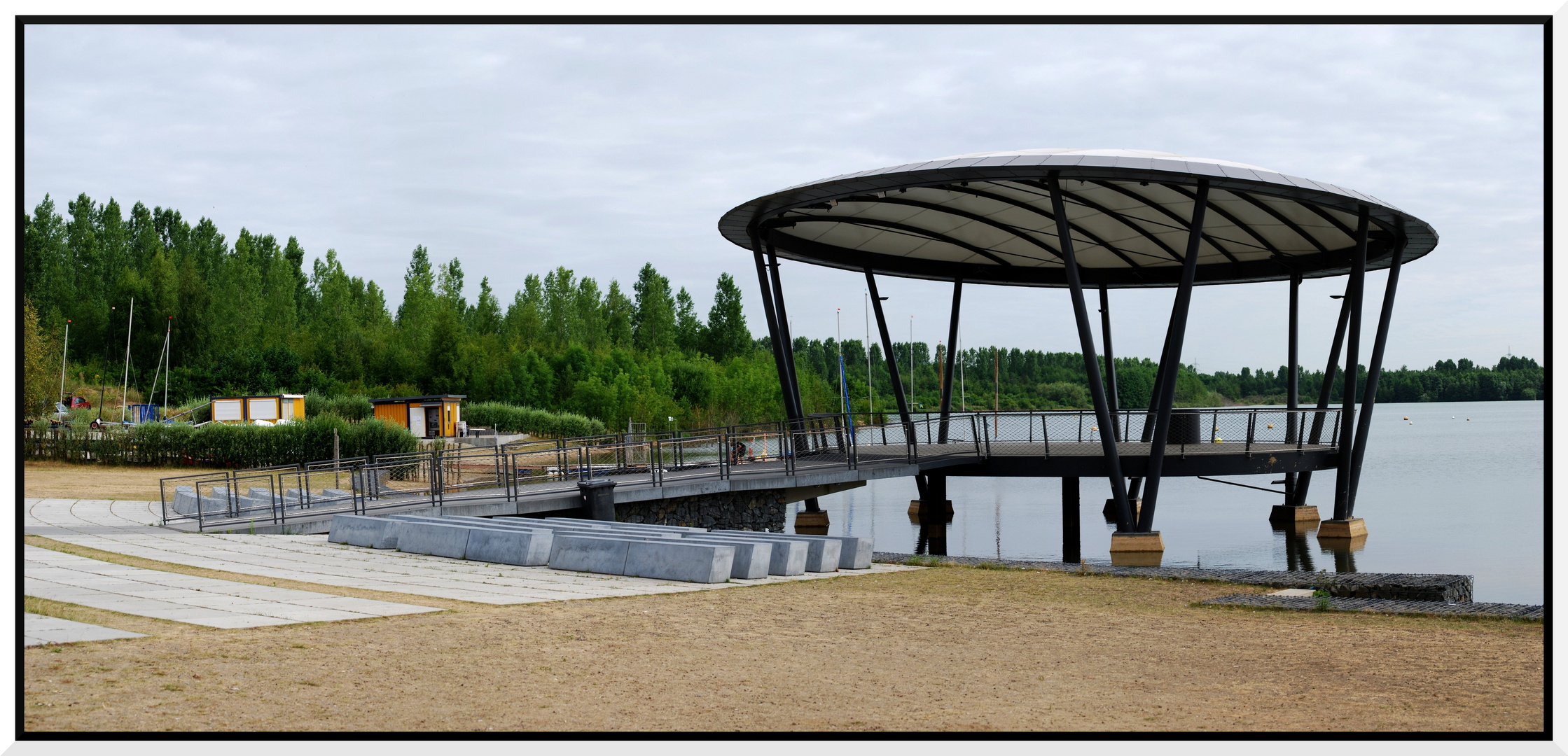 "unsere" hübsche Seebühne